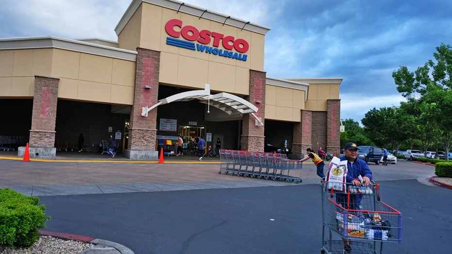 Two Suspects Apprehended at Connecticut Costco Following Alleged Fraudulent Shopping Spree